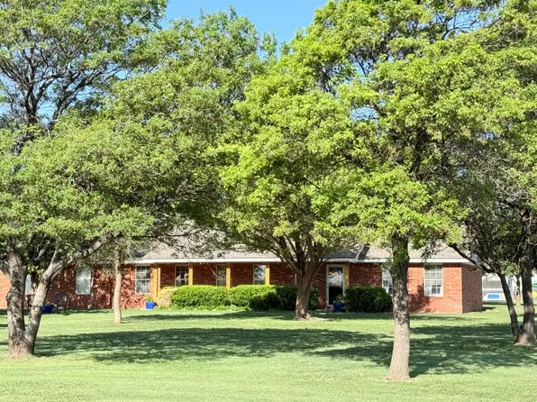 942 County Road Q, Plainview, TX 79072
