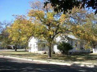 405 W 2nd St, Lampasas, TX 76550