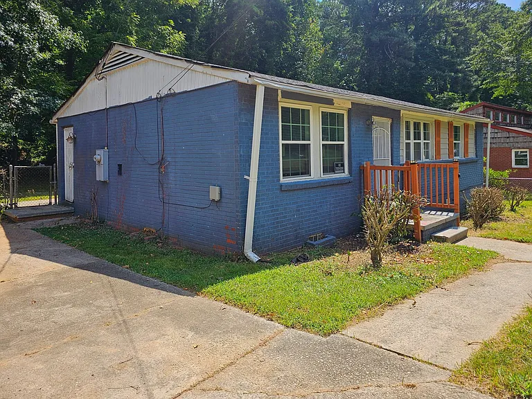 382 Cologne Dr SE — Photo 3