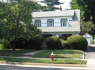 202 Pomander Rd, Mineola, NY 11501