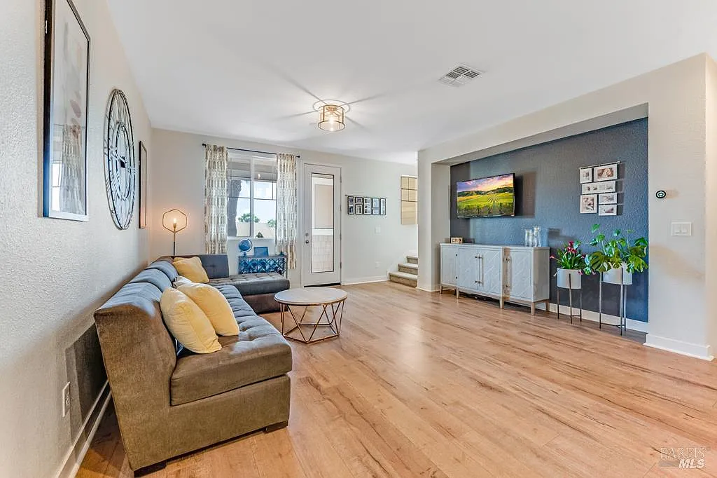 218 Johnson Street - Photo 4