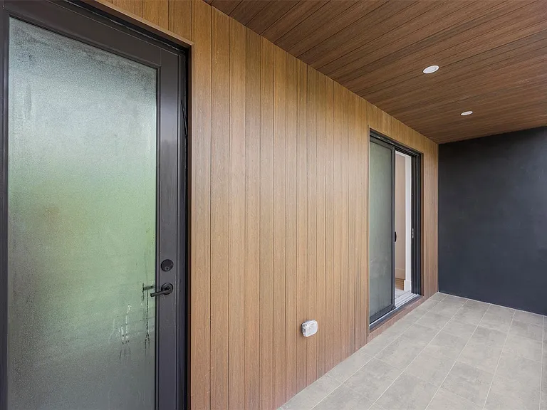 3294 SW 15th Ave — Photo 9