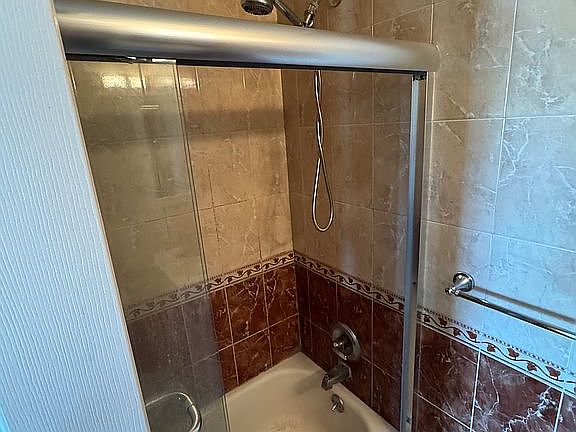 3rd image of 10747 Jeanes St