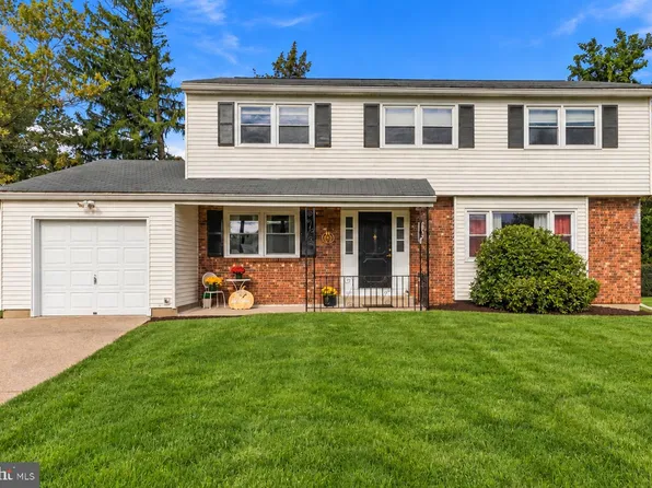 65 Nancy Ln, Ewing, NJ 08638