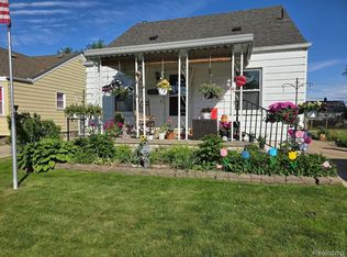 17370 Palmer St, Melvindale, MI 48122