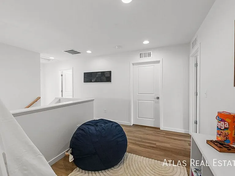 Akron Townhomes — Photo 11