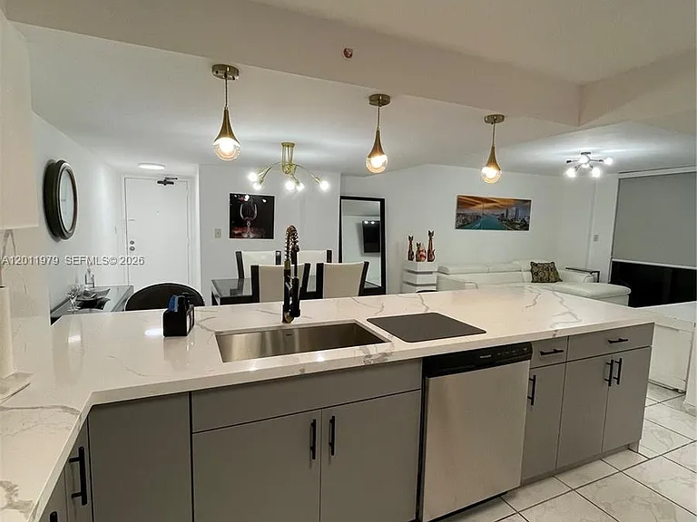 1621 Collins Ave #707 — Photo 4
