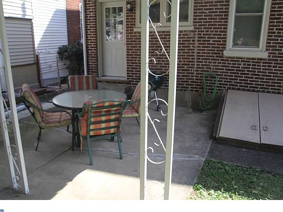 3rd image of 123 College St