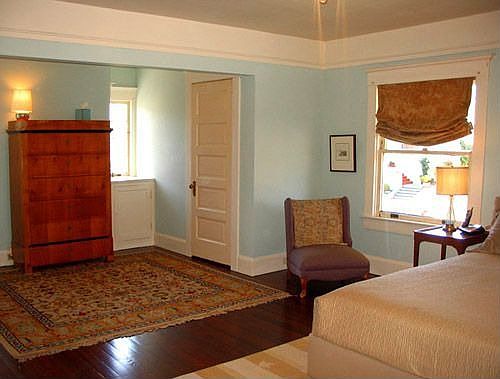 5th image of 215 Prospect St