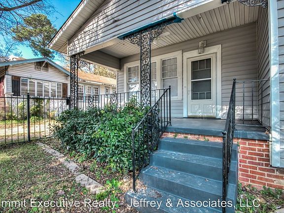 4th image of 200 Dalzell St