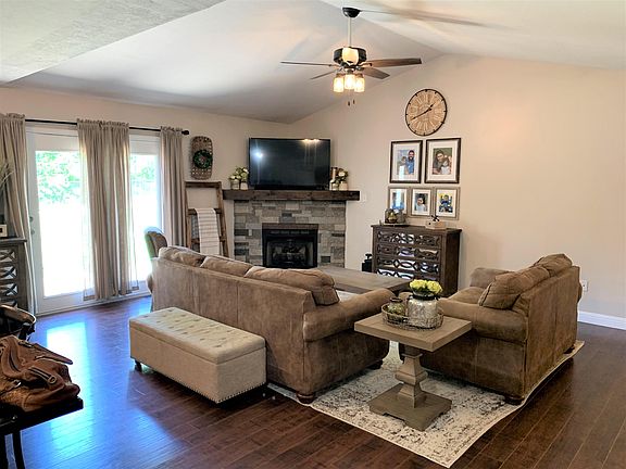 4th image of 462 Grace Hill Dr