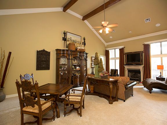 Open Plan Family Room & Dining Room