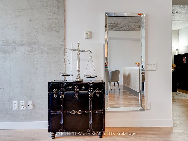 25 Oxley St #701 — Photo 42