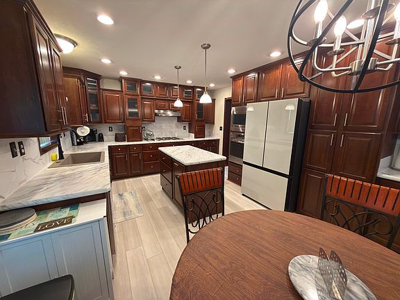 4th image of 619 Park Ave