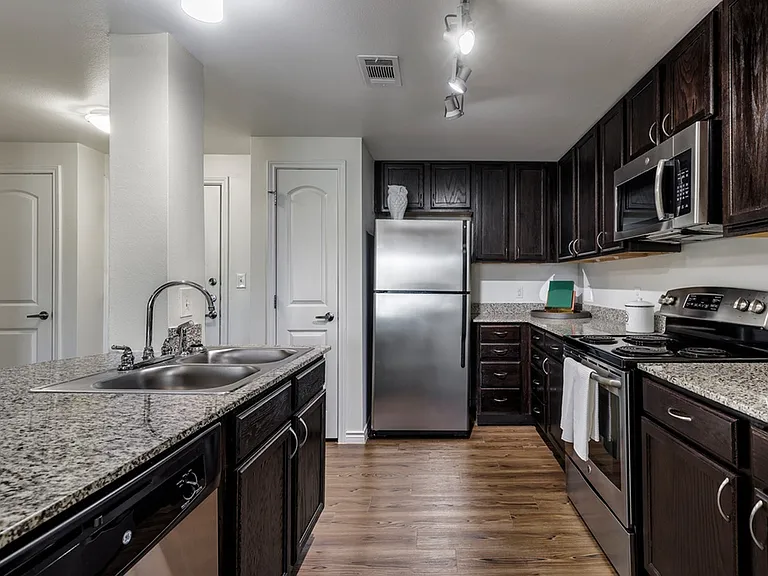 Aviva Fort Worth - 55+ Active Adult Apartment Homes — Photo 5