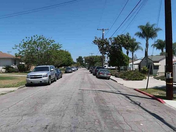 Exterior Neighborhood (street photo)