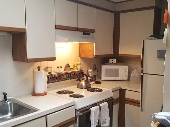 3rd image of 91 Gainsborough St #403