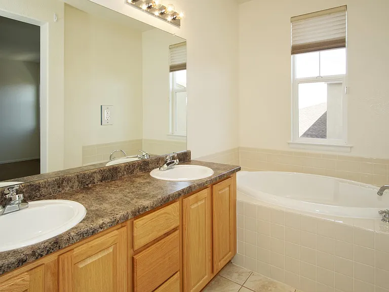 10585 Parkington Ln — Photo 19