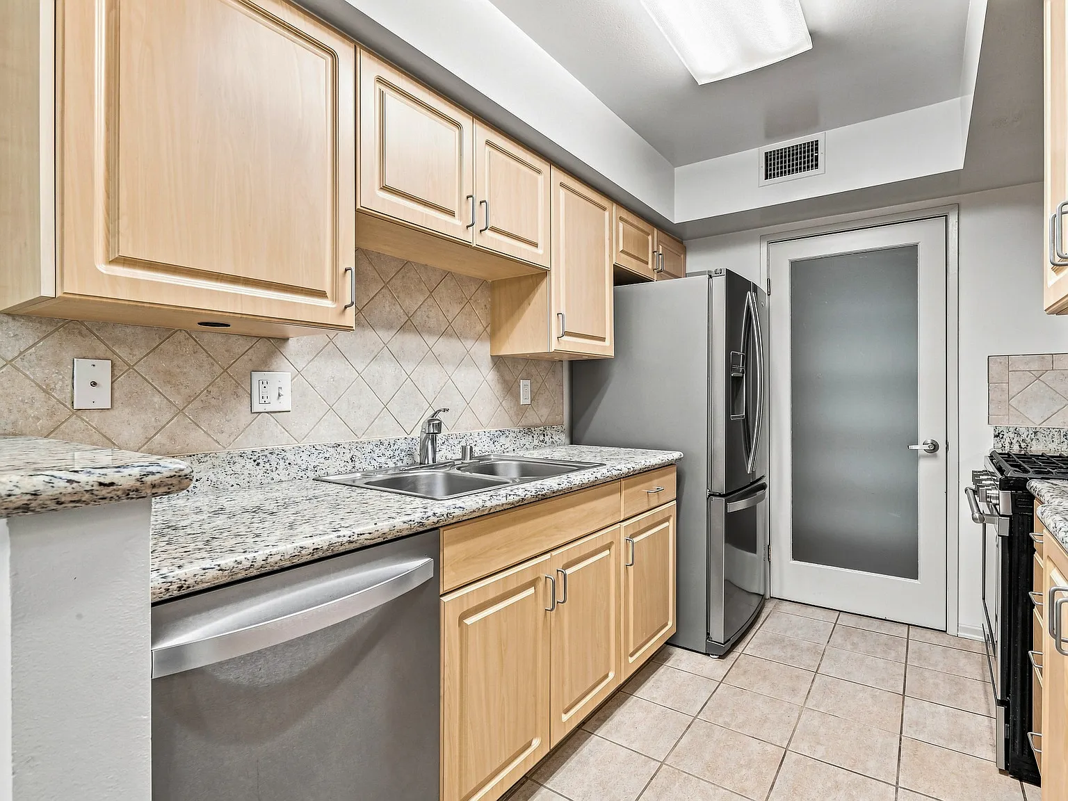 2 bed, 1280 sqft, $3,249 — Photo 4