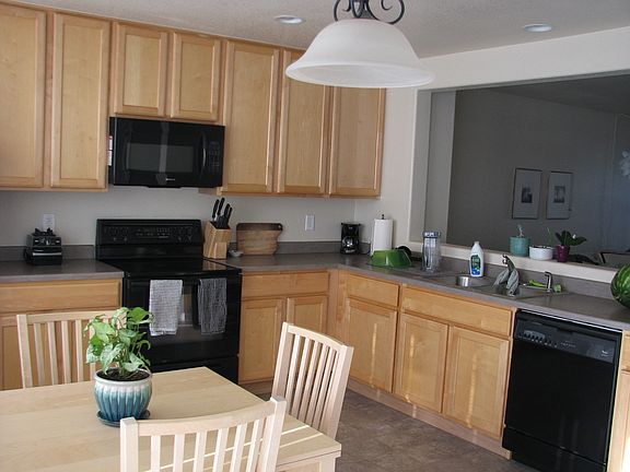 Eat-in Kitchen