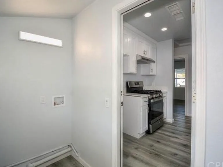 916 E I St — Photo 5