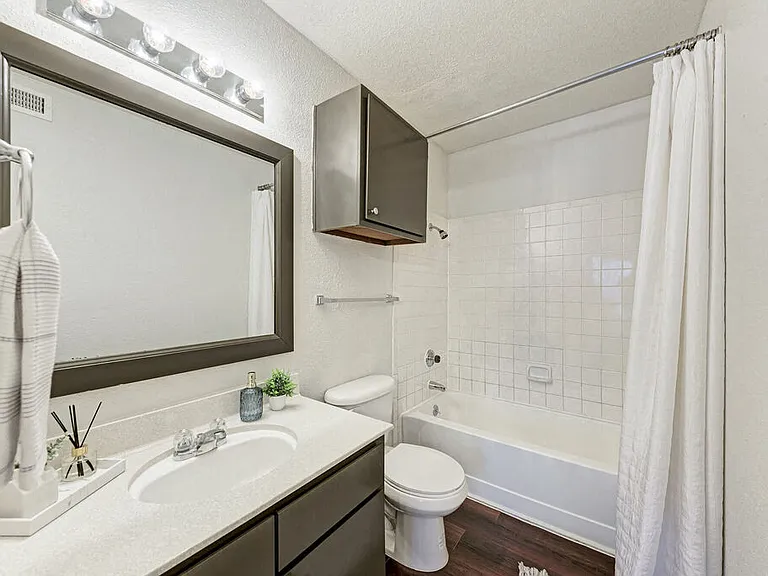 Magnolia Court Apartments — Photo 14