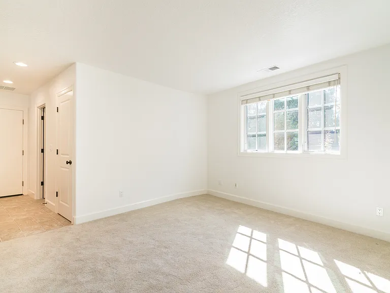 Large, light and bright livingroom