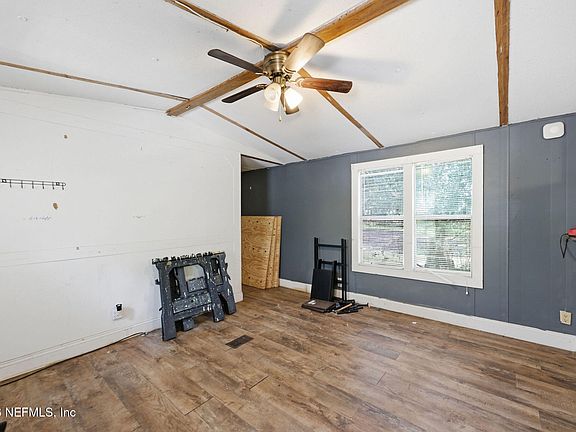 5th image of 122 POPLAR Drive