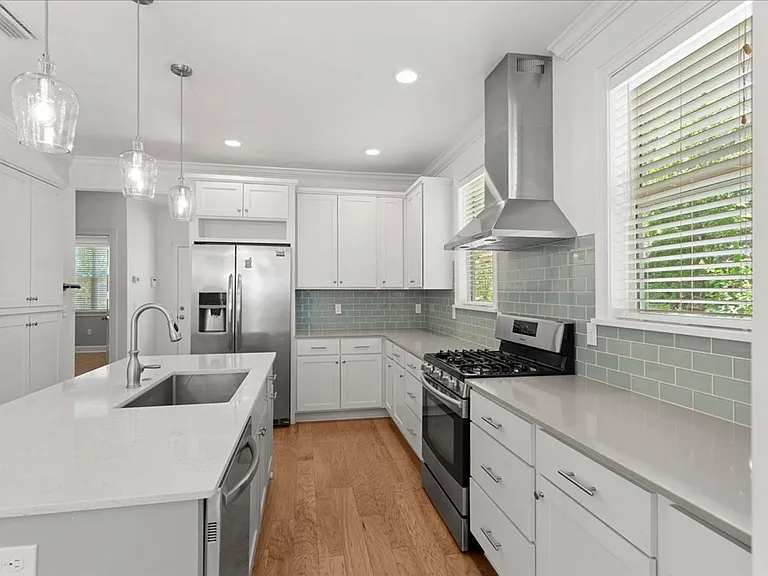 619 NW 3rd St — Photo 5