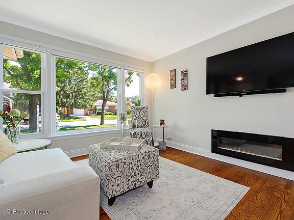 3rd image of 318 S Waterman Ave