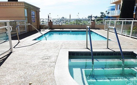 5th image of 488 E Ocean Blvd Unit 307