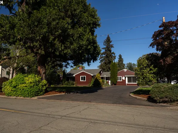 1493 Kendall St, Roseburg, OR 97471