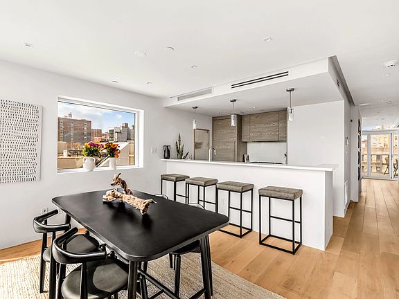 3rd image of 313 W 121st St