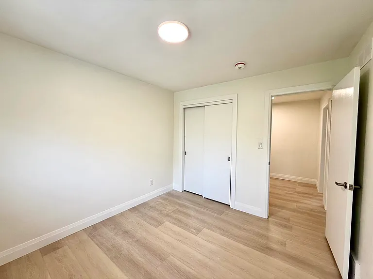 25 Meadowbrook Cres #1 — Photo 24