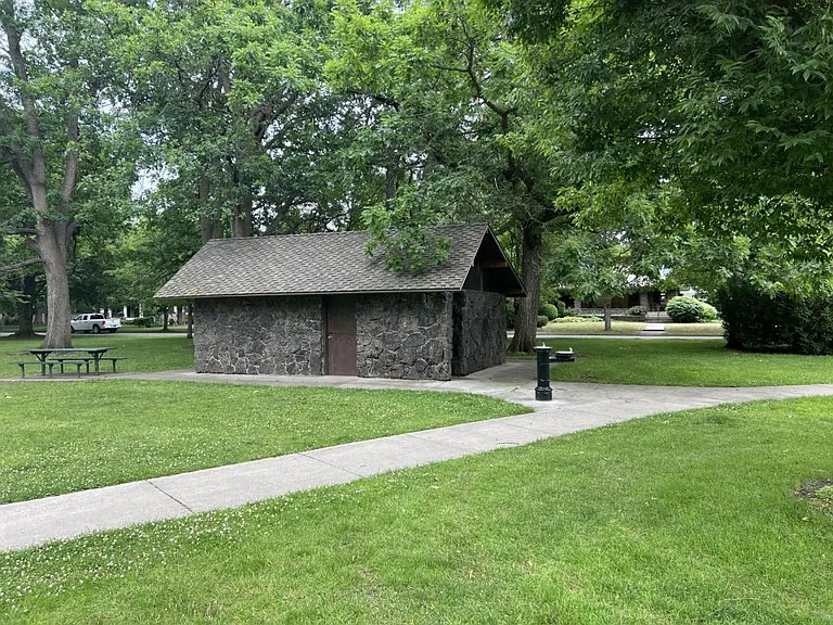 2812 N Washington St — Photo 37