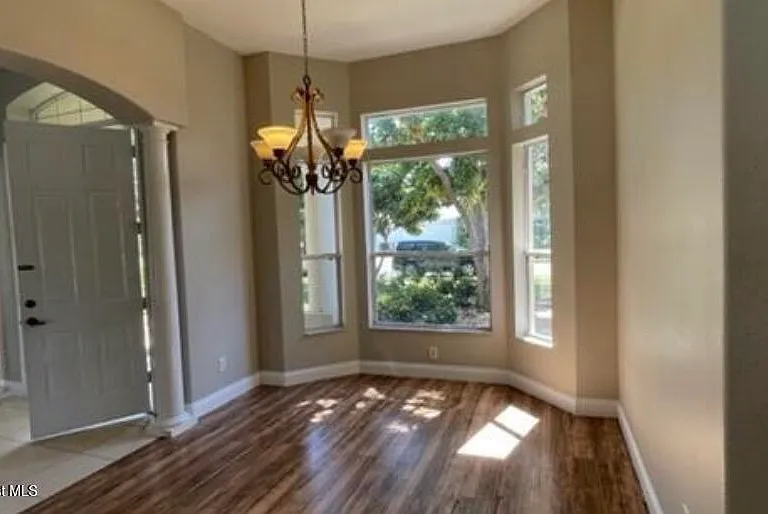1070 Hollister Dr — Photo 3