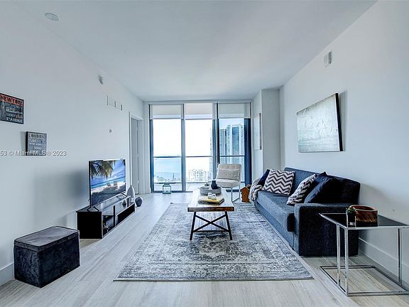 3rd image of 121 NE 34th St Unit 2806
