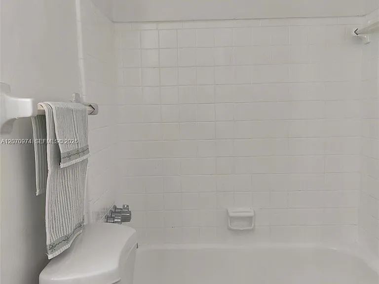 5950 NE 18th Ave #509 — Photo 11