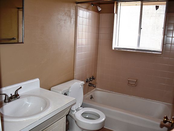 4th image of 509 Royal Crest Dr