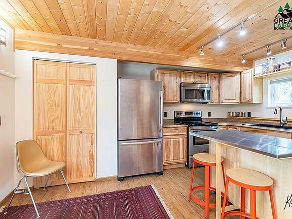 3rd image of 376 Pico Ct