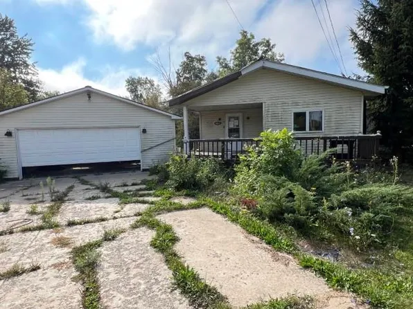 9013 S Shepherd Rd, Shepherd, MI 48883