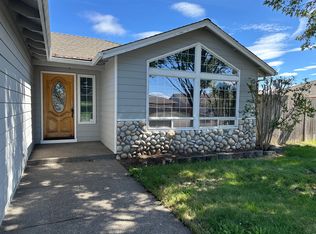 1320 Hawthorne Way, Central Pt, OR 97502