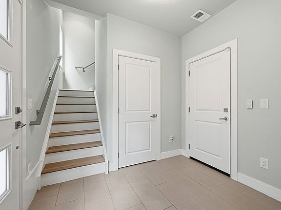 5th image of 1927 N Hooker St