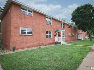 2032 Westgate Dr #6, Pekin, IL 61554