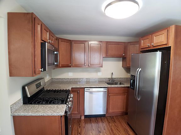 4th image of 631 Kenny St