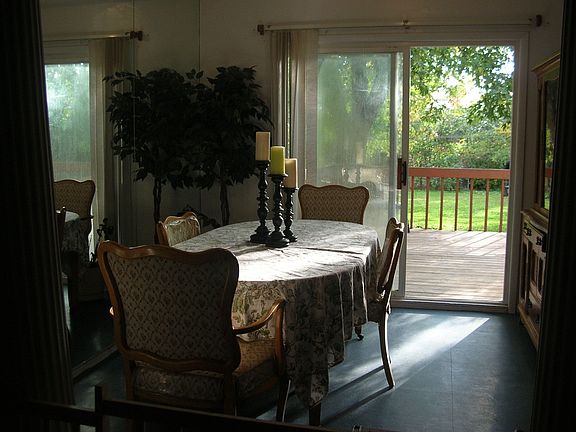 dinning rm near sliding door to back porch 