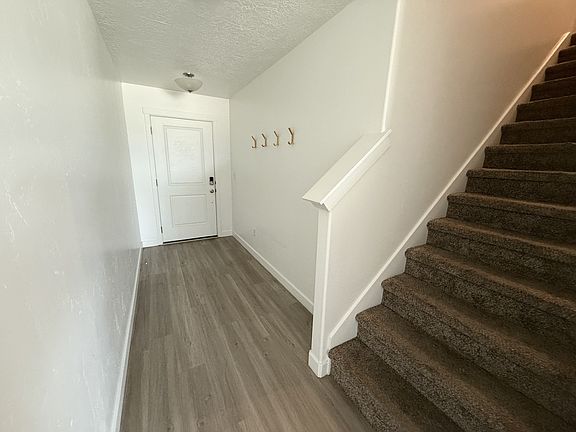 4th image of 398 N Grassland Dr