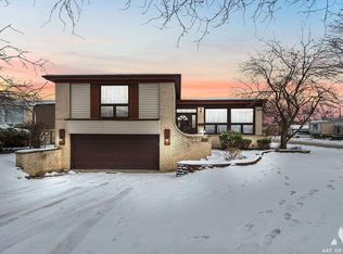 9301 Michael Ct, Morton Grove, IL 60053
