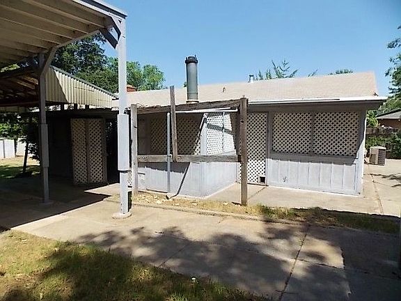 3rd image of 4252 Oak Knoll Dr
