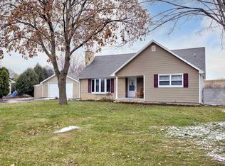 1295 Sunset Ln, Menasha, WI 54952